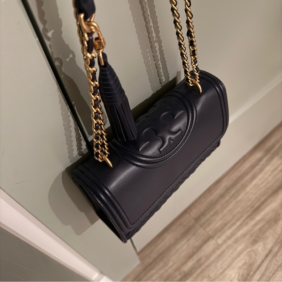 Tory Burch Fleming Quilted Shoulder Bag - Picture 4 of 12